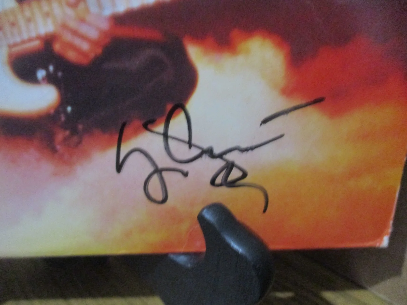 YNGWIE MALMSTEEN SIGNED/AUTOGRAPHED MARCHING OUT VINYL RECORD ALBUM---JSA CERT, изображение 3