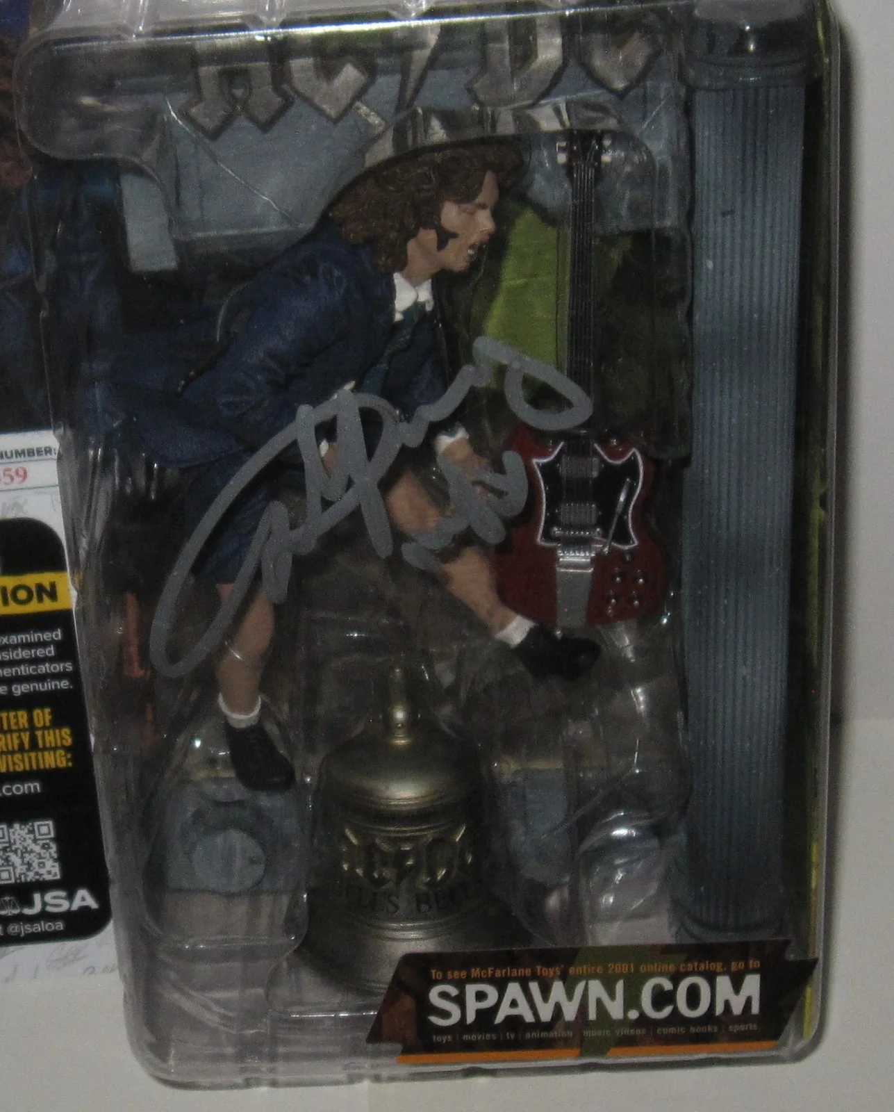 ANGUS YOUNG SIGNED MCFARLANE ACTION FIGURE TOY AC/DC ROCK AUTOGRAPH JSA COA, image 2