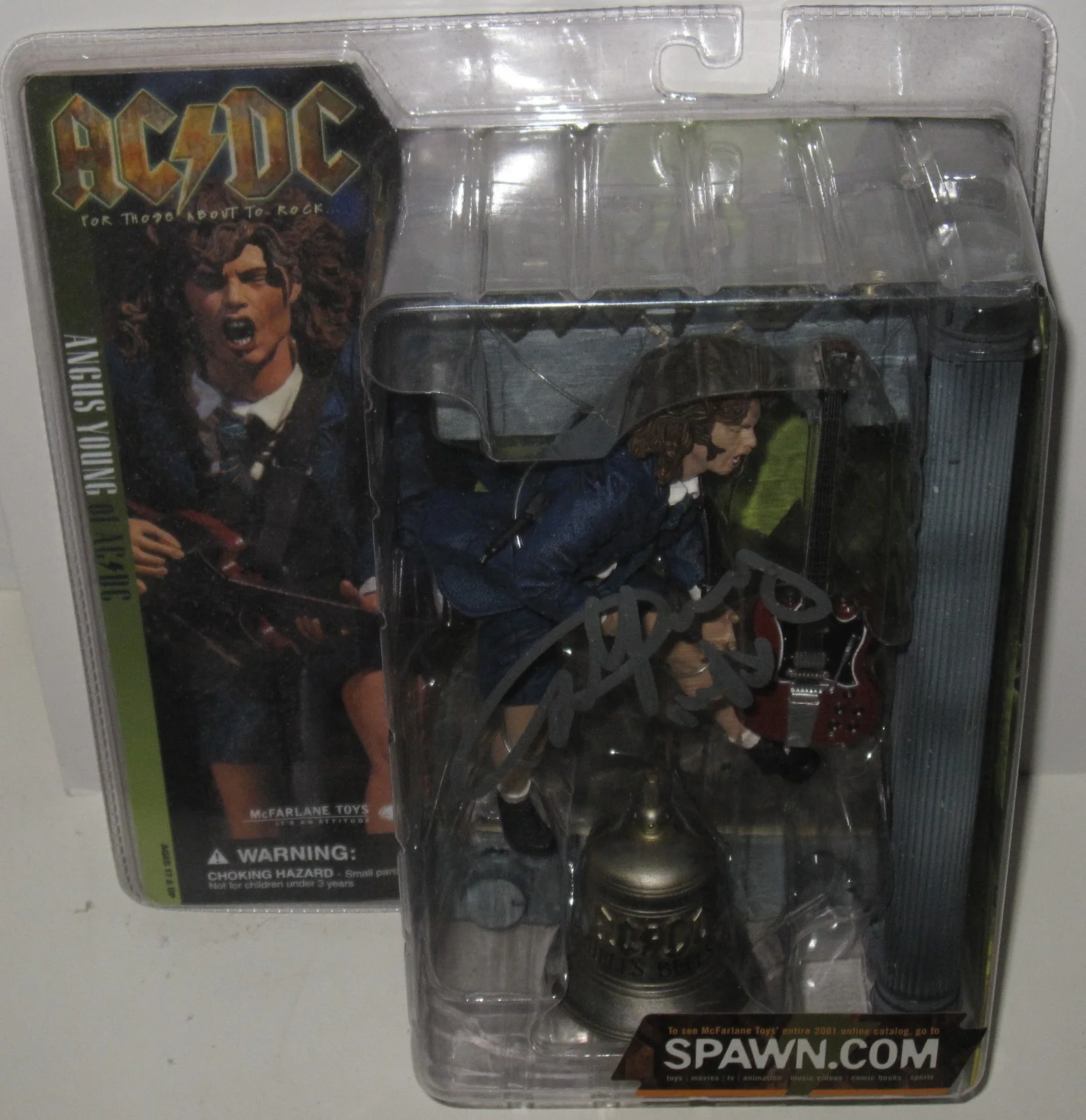 ANGUS YOUNG SIGNED MCFARLANE ACTION FIGURE TOY AC/DC ROCK AUTOGRAPH JSA COA, image 4
