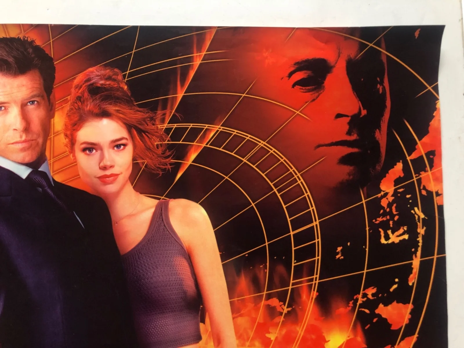 JAMES BOND ORIGINAL MOVIE POSTERS (3) ~ THE WORLD IS NOT ENOUGH ~ PIERCE BROSNAN, изображение 4