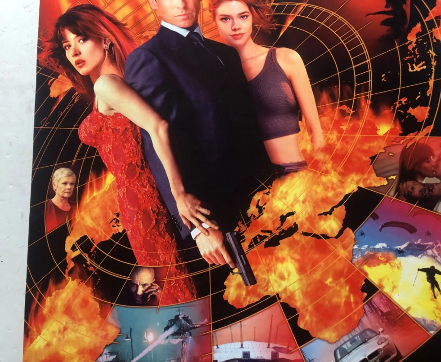 JAMES BOND ORIGINAL MOVIE POSTERS (3) ~ THE WORLD IS NOT ENOUGH ~ PIERCE BROSNAN, изображение 5