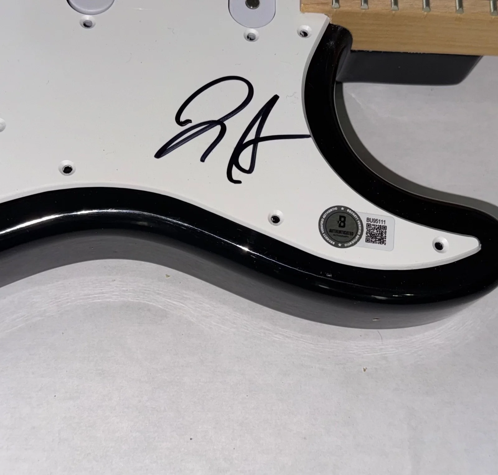 Josh Katz BADFLOWER Signed Autograph Electric Guitar Band Singer Beckett COA, изображение 3