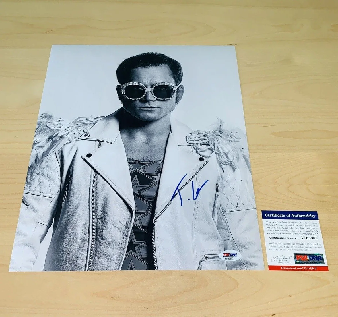 Taron Egerton — TARON EGERTON SIGNED ROCKETMAN 11x14 PHOTO PSA/DNA CERTIFIED ELTON JOHN