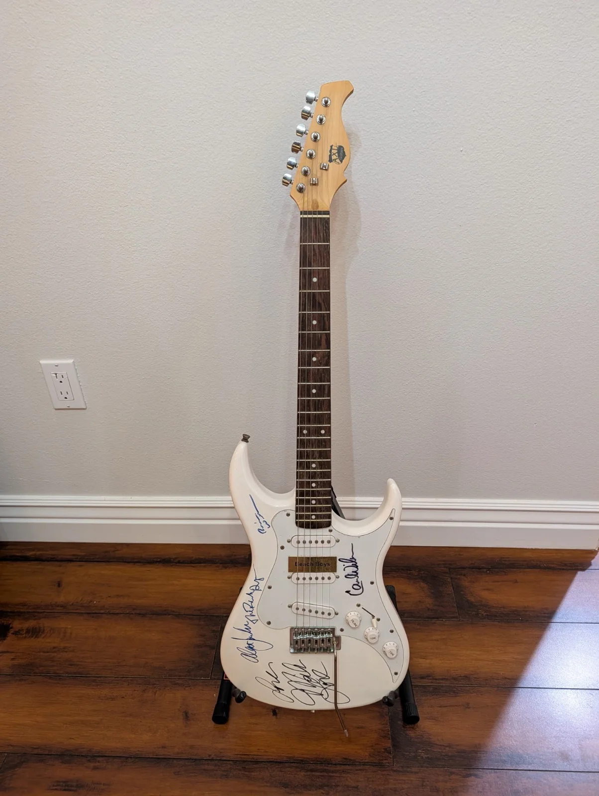 Beach Boys Signed Guitar Brian Wilson Mike Love Al Jardine Carl Wilson, image 2