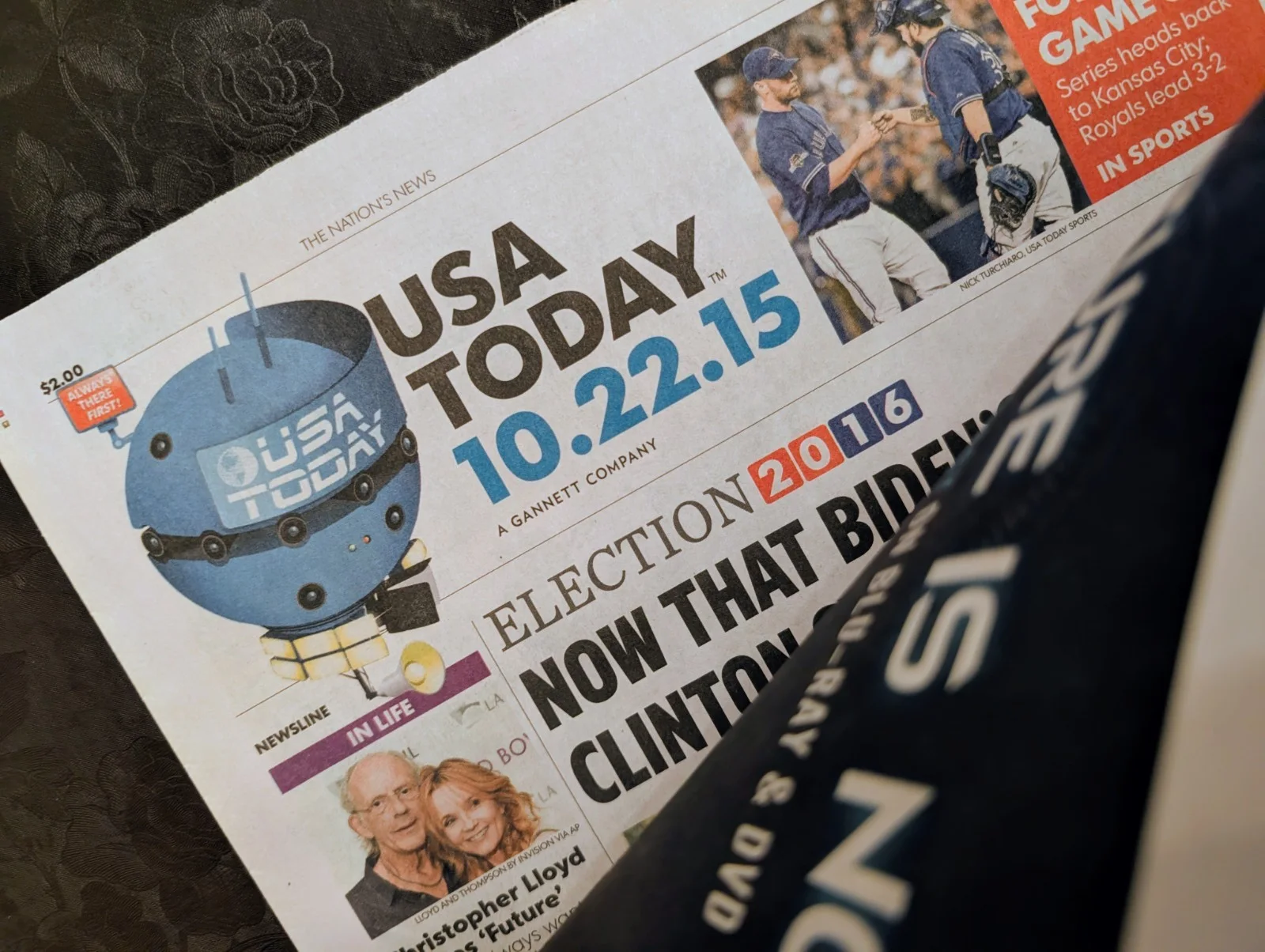 MICHAEL J FOX, CAST — Back to the Future SIGNED Michael J Fox & Cast USA Today Newspaper BTTF Edition, image 5