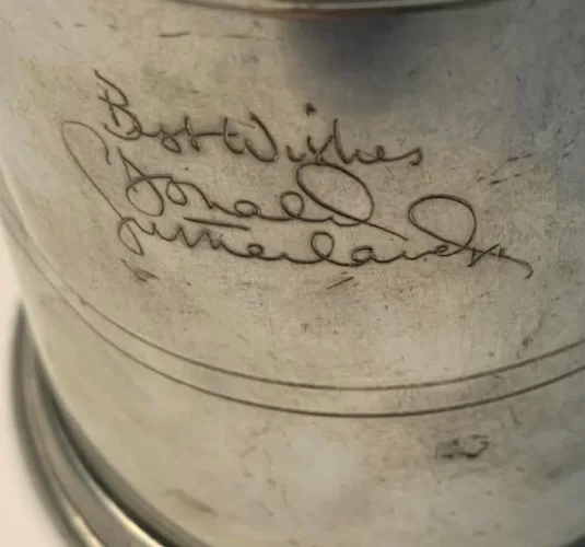 Donald Sutherland Signed Pewter Tankard 1984 Ordeal By Innocence Film Crew Gift, изображение 2