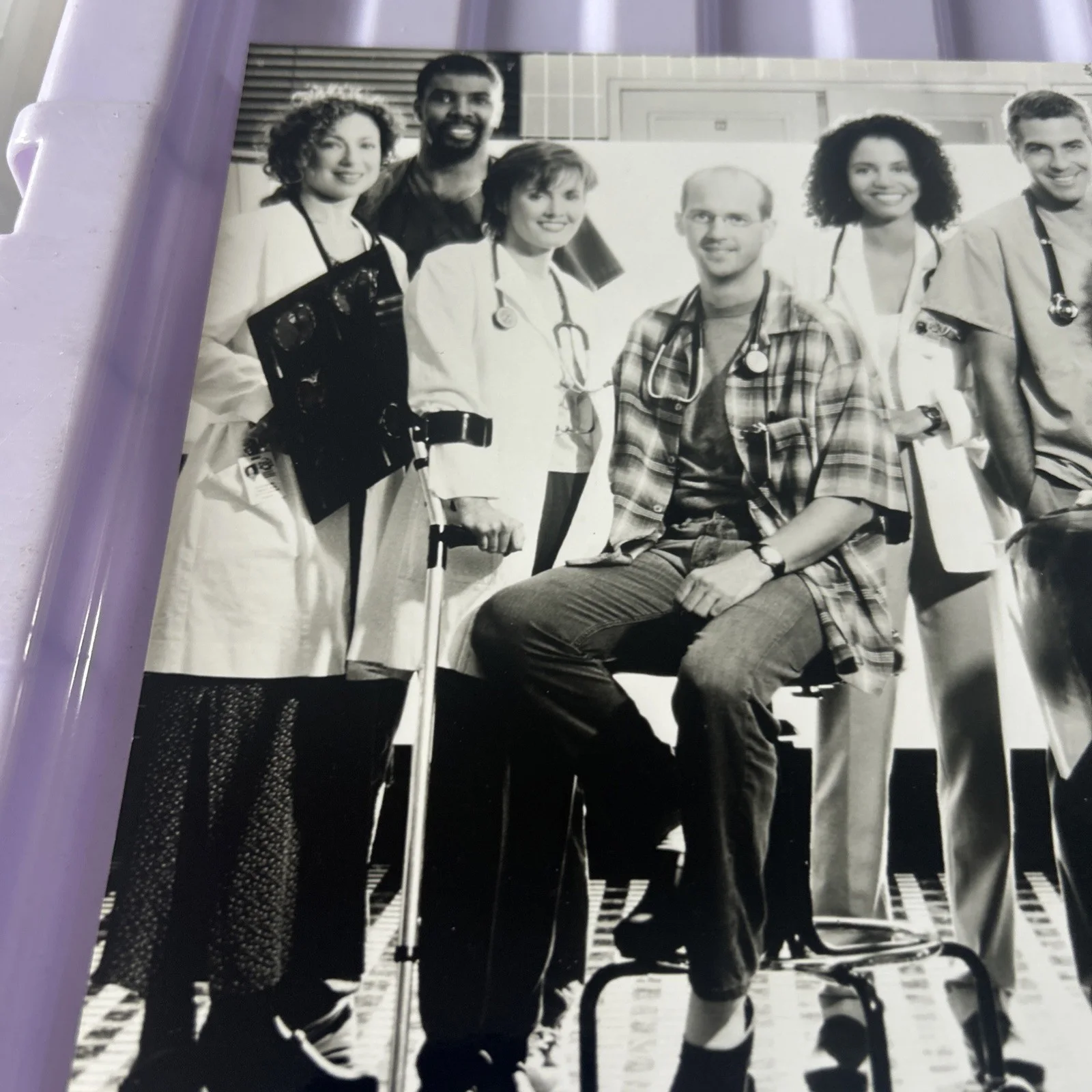 Super 10x8 Glossy Promo Photo Cast of ER Black And White, изображение 2