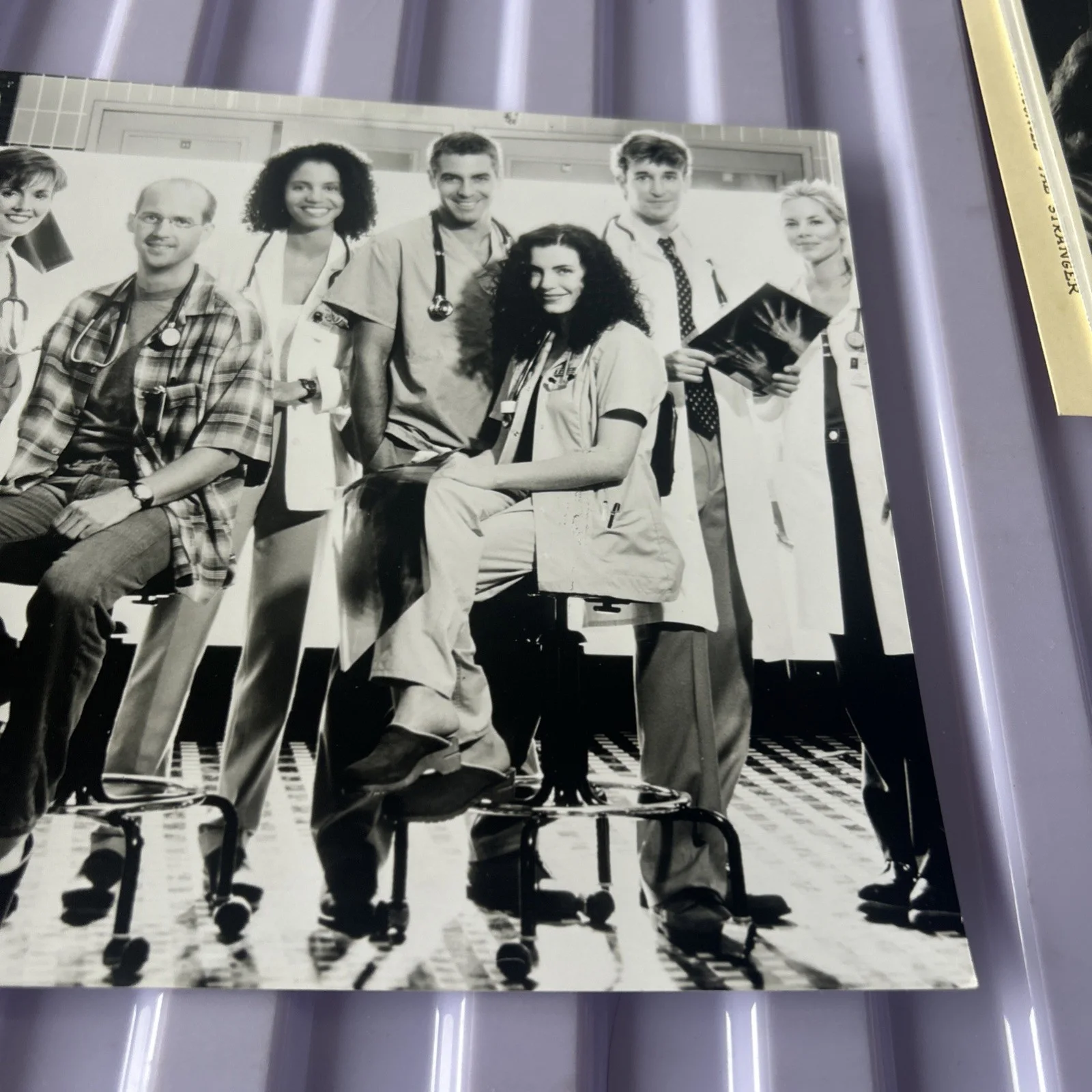 Super 10x8 Glossy Promo Photo Cast of ER Black And White, изображение 3