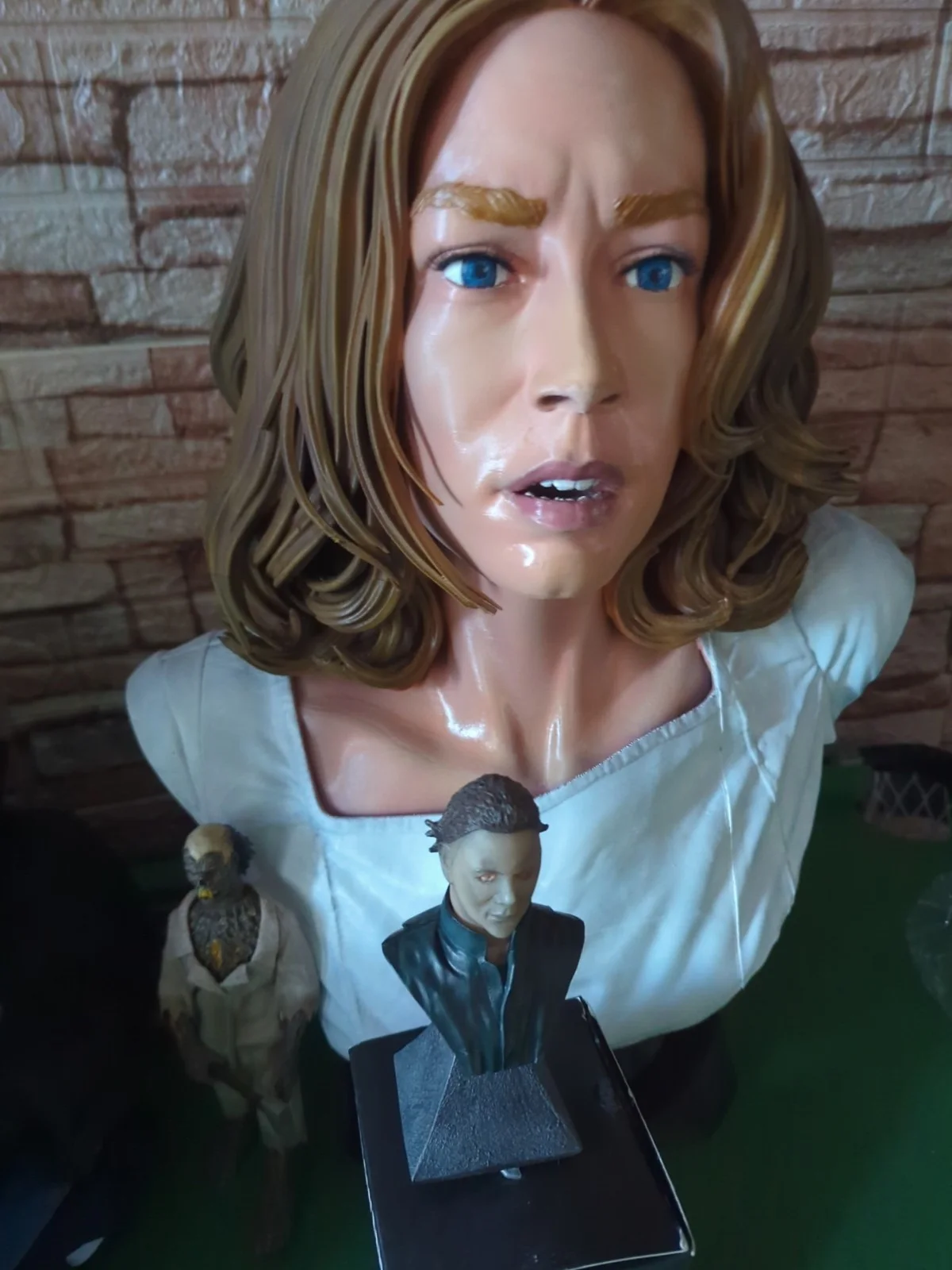 Halloween 2 Laurie Strode Halloween 1.1 life size and mini bust horror figures, изображение 2