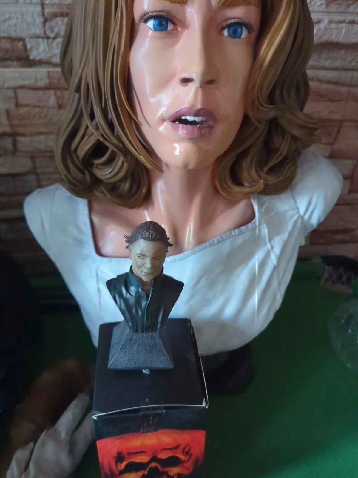 Halloween 2 Laurie Strode Halloween 1.1 life size and mini bust horror figures, изображение 5