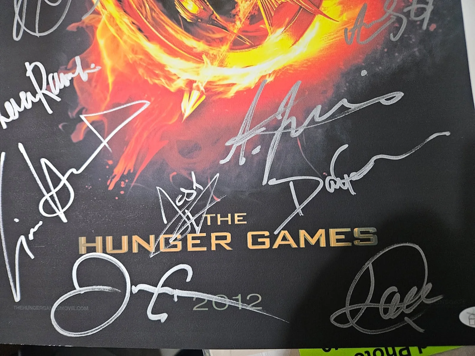 Jennifer Lawrence plus cast — 14x20 Hunger Games Cast (10 sigs) autographed photo Jennifer Lawrence JSA Letter, изображение 3