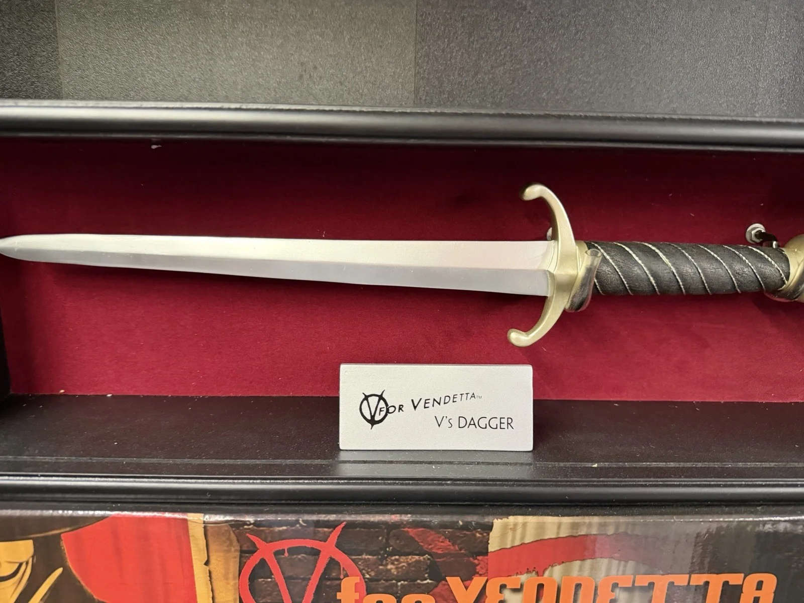 V For Vendetta Replica Prop NECA - V’s Daggers Resin Limited To 500 Pieces, изображение 2