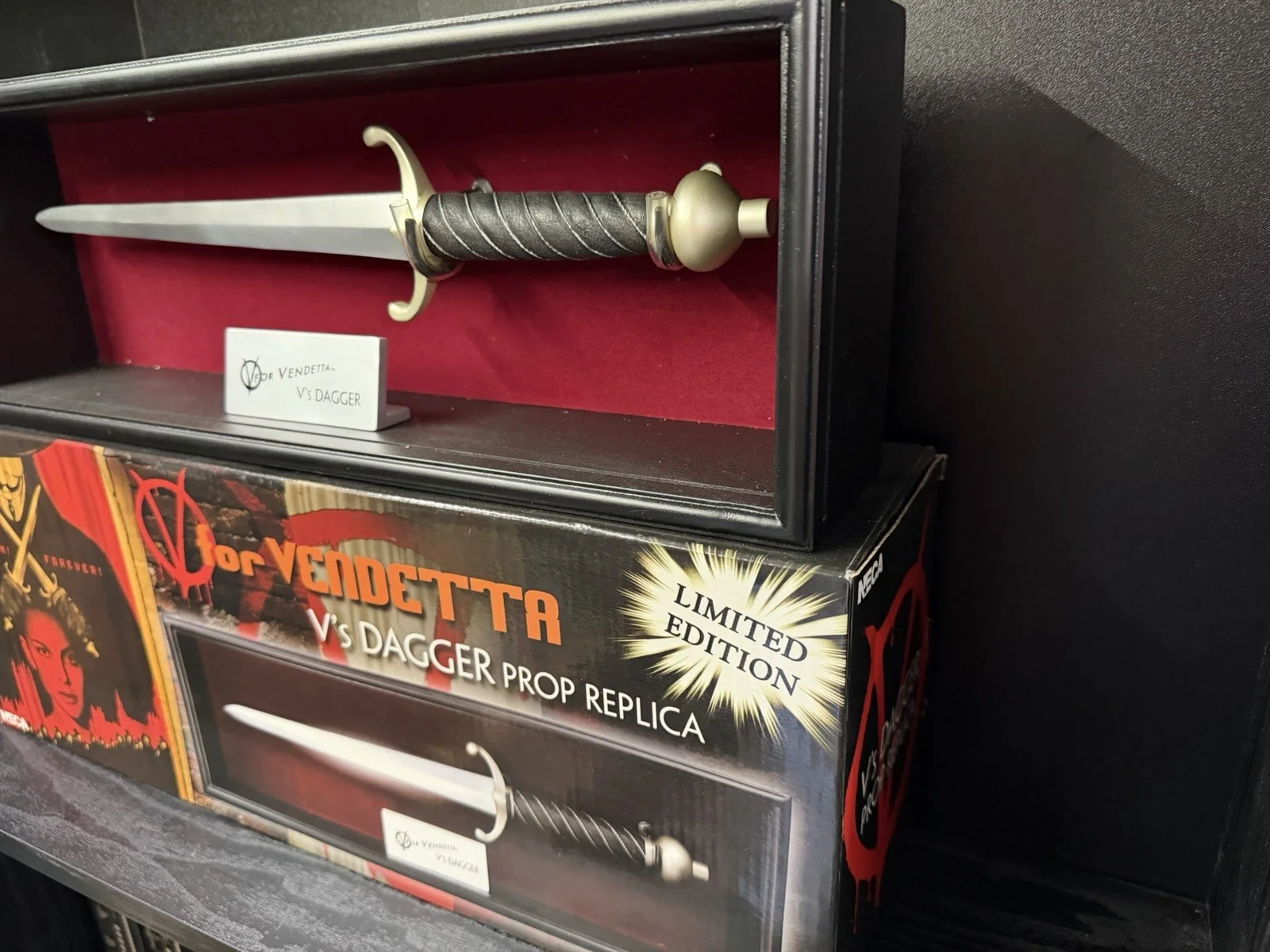 V For Vendetta Replica Prop NECA - V’s Daggers Resin Limited To 500 Pieces, изображение 4