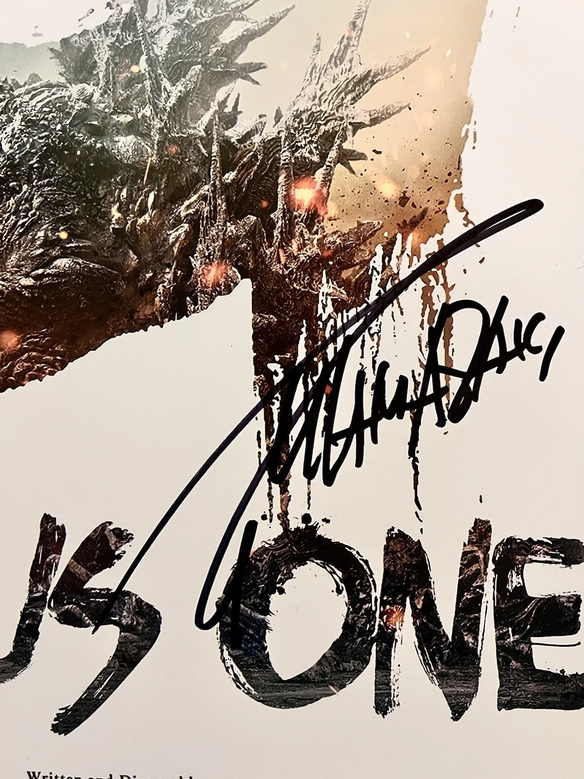 Takashi Yamazaki — TAKASHI YAMAZAKI SIGNED GODZILLA MINUS ONE PHOTO AUTOGRAPH 12x18 BECKETT BL75591, изображение 2