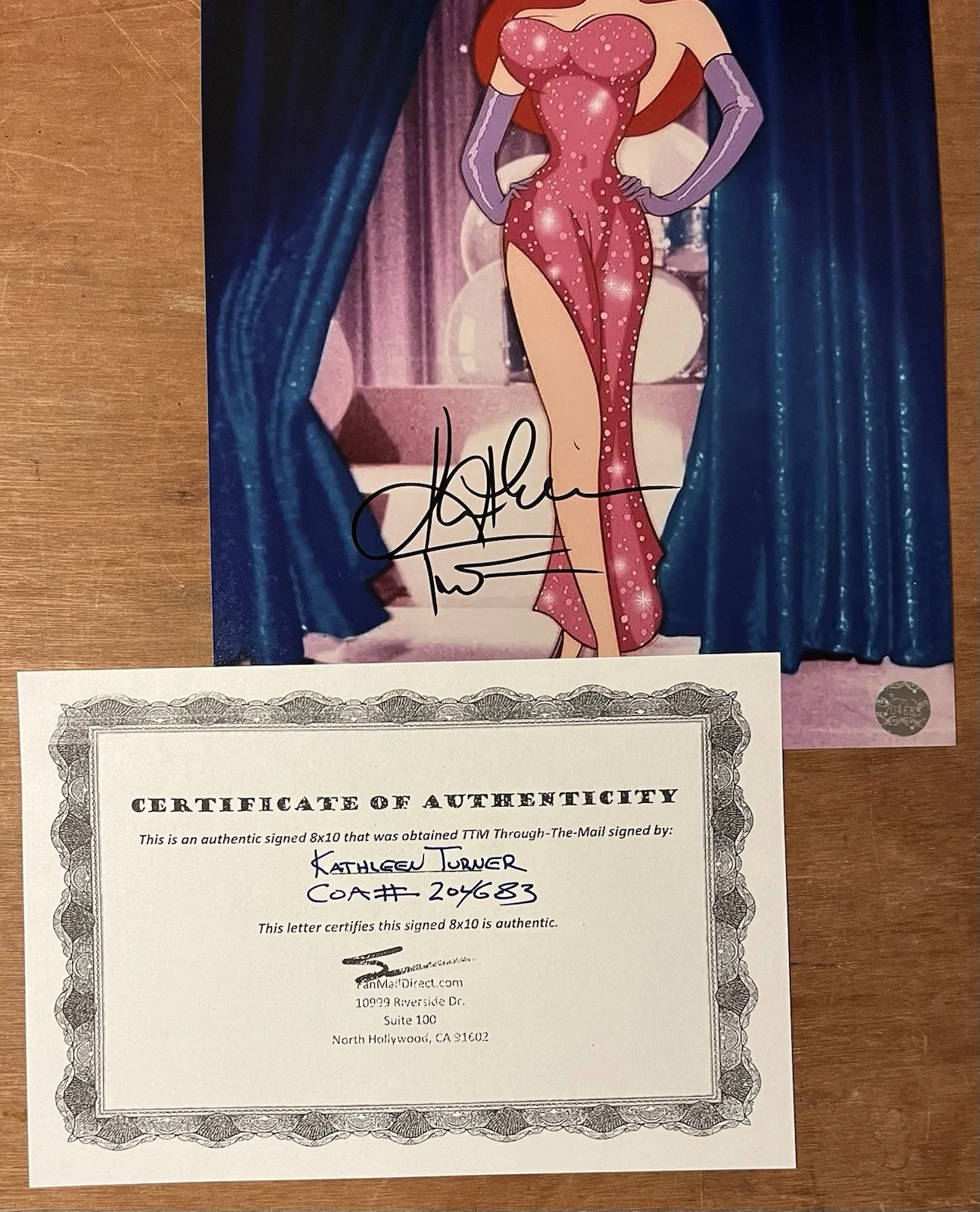Kathleen Turner Signed Autographed 8x10 Roger Rabbit Jessica Photo With COA, изображение 2
