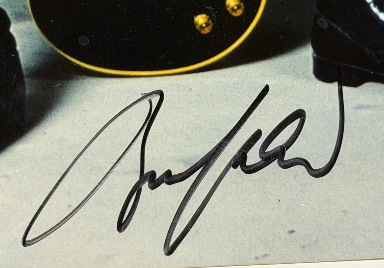 KISS Bruce Kulick Signed 8x10 Photo Holding Black Gibson Guitar - No COA, изображение 2