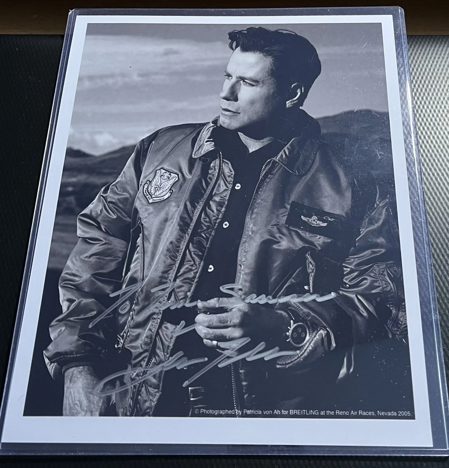 John Travolta — John Travolta Legendary Actor & Director Signed 8x10 Photo w/ Top Loader & COA, изображение 3