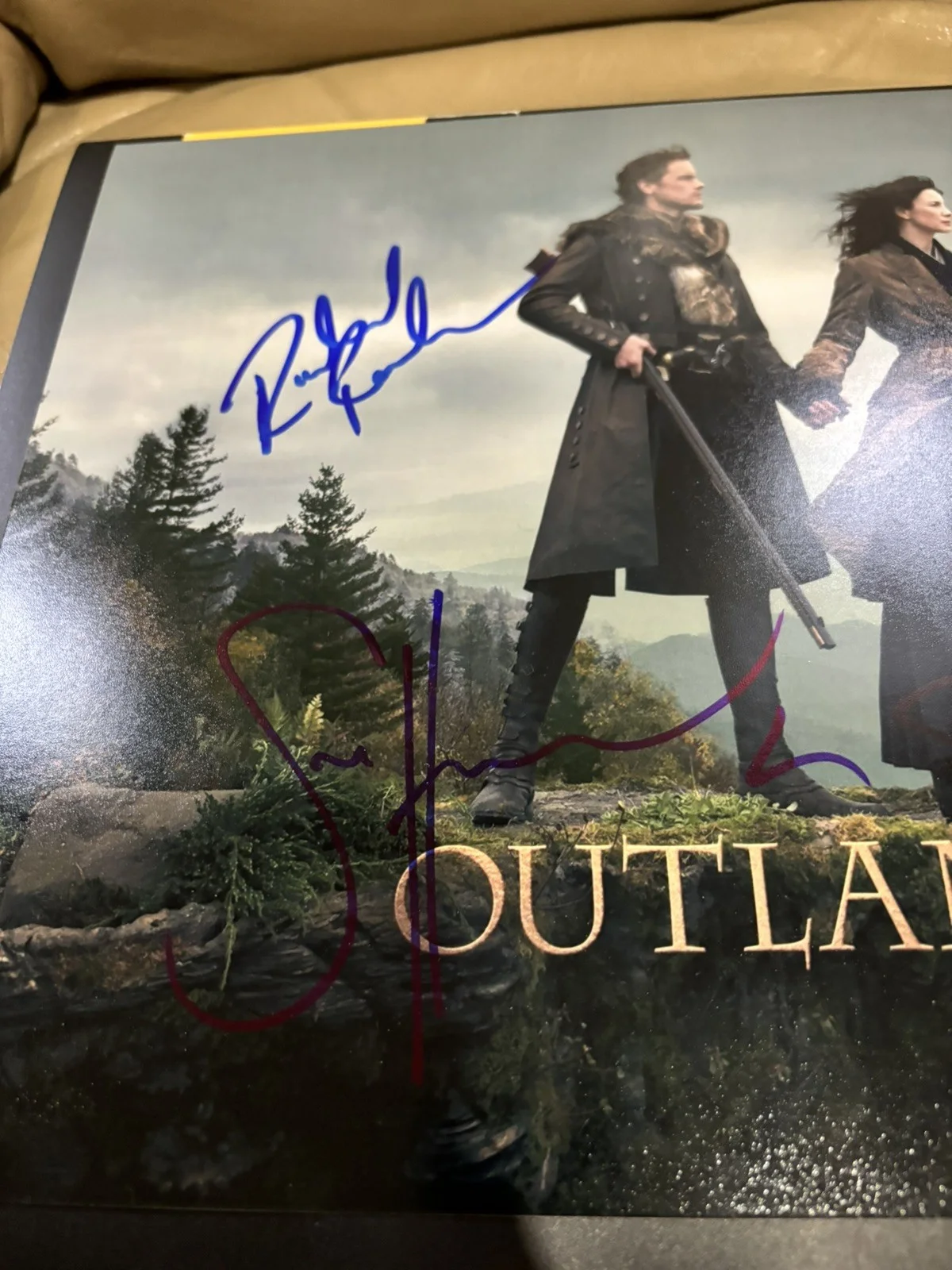 Caitríona Balfe, Sam Heughan, Sophie Skelton, Richard Rankin — Outlander 11x14 Photo Signed by Caitríona Balfe Sam Heughan Sophie Richard, image 4