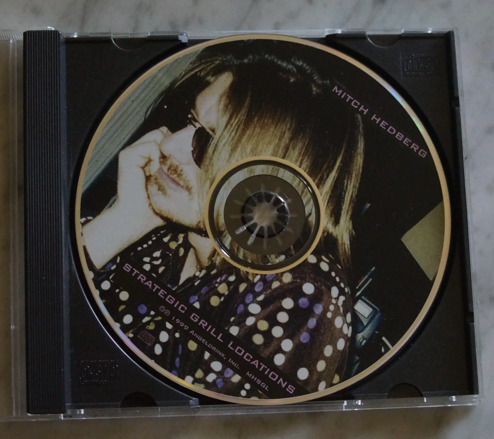 Mitch Hedberg — MITCH HEDBERG SIGNED w/JOKE STRATEGIC GRILL LOCATIONS CD RARE 1999 AUTOGRAPHED, image 5