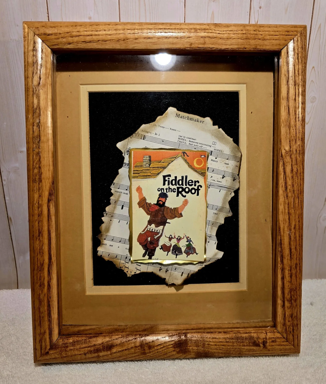 "Fiddler on the Roof" Shadow Box w/ Music Sheet Signed By Cast On Back 9x11, изображение 2
