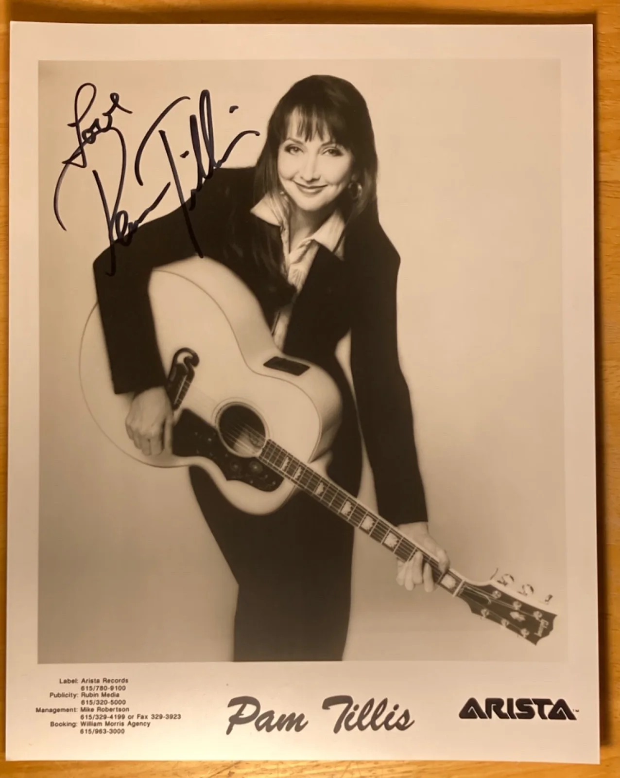 Hand SIGNED Pam Tillis 8x10 Agency Photo - Country Music - Arista, изображение 2