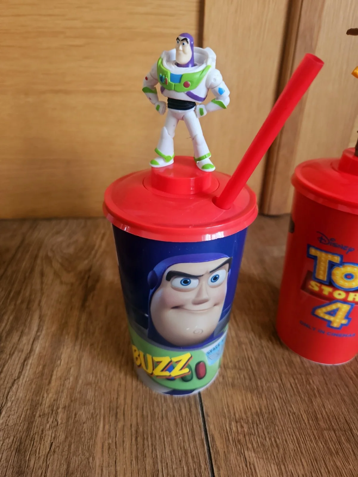 Toy Story 4 cinema tumblers featuring collectible Buzz Woody, изображение 2