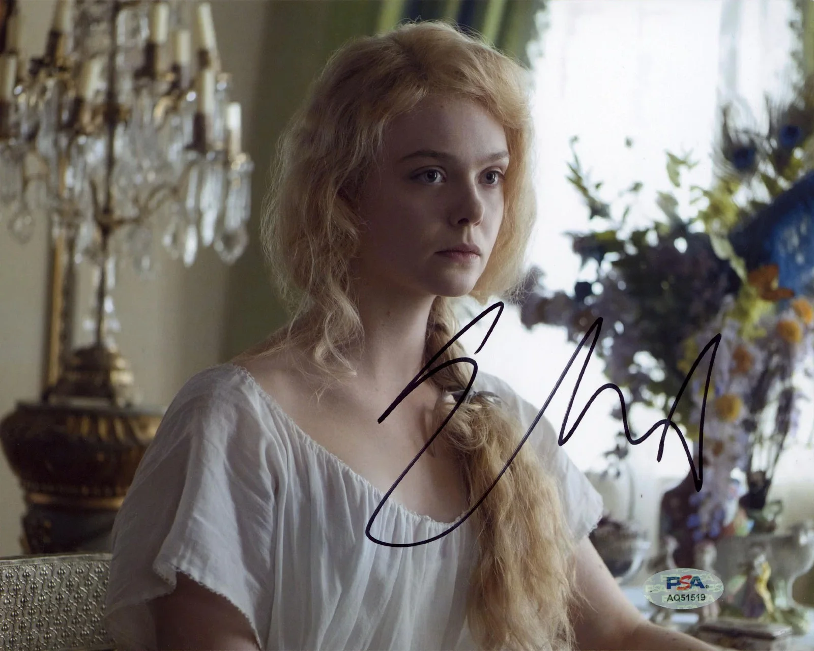 Elle Fanning — Elle Fanning The Great Authentic Signed 8x10 Horizontal Photo PSA/DNA #AQ51519
