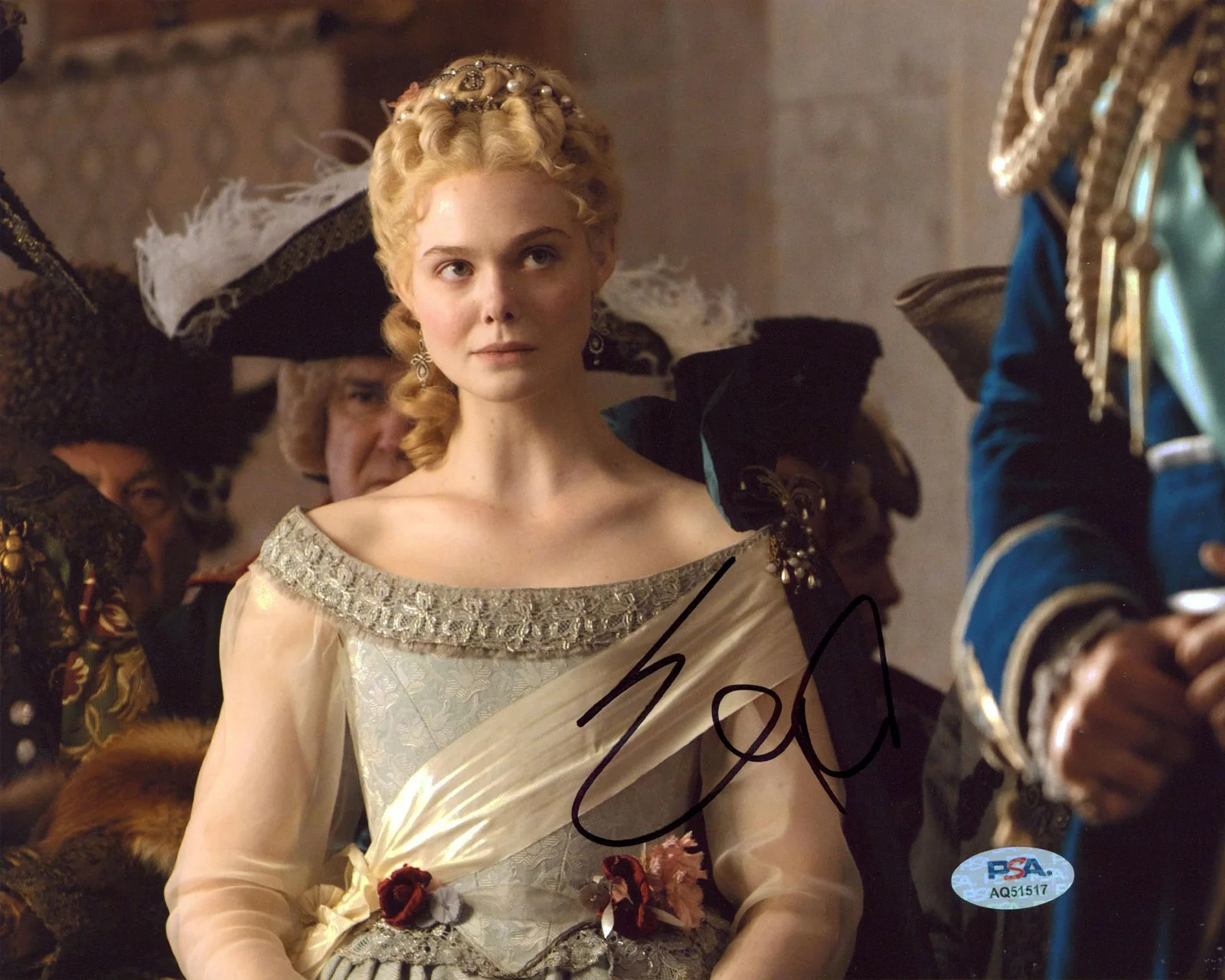 Elle Fanning — Elle Fanning The Great Authentic Signed 8x10 Horizontal Photo PSA/DNA #AQ51517