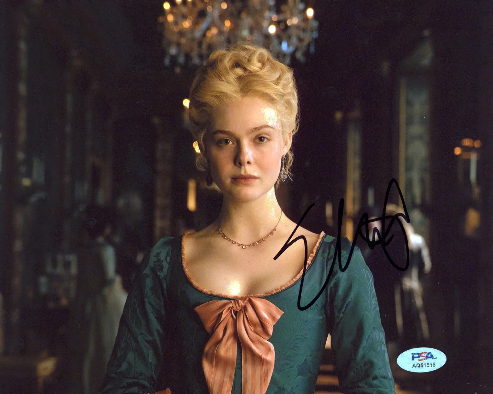 Elle Fanning — Elle Fanning The Great Authentic Signed 8x10 Horizontal Photo PSA/DNA #AQ51518