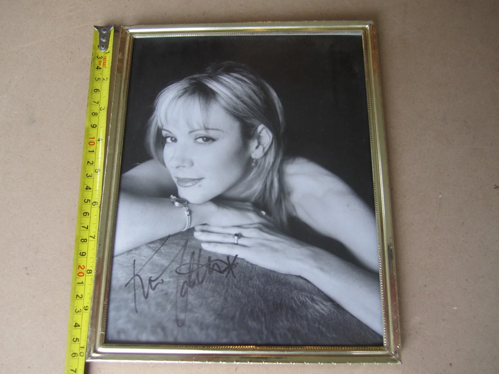 Kim Cattrall Signed Autographed Photo 8x10, image 2
