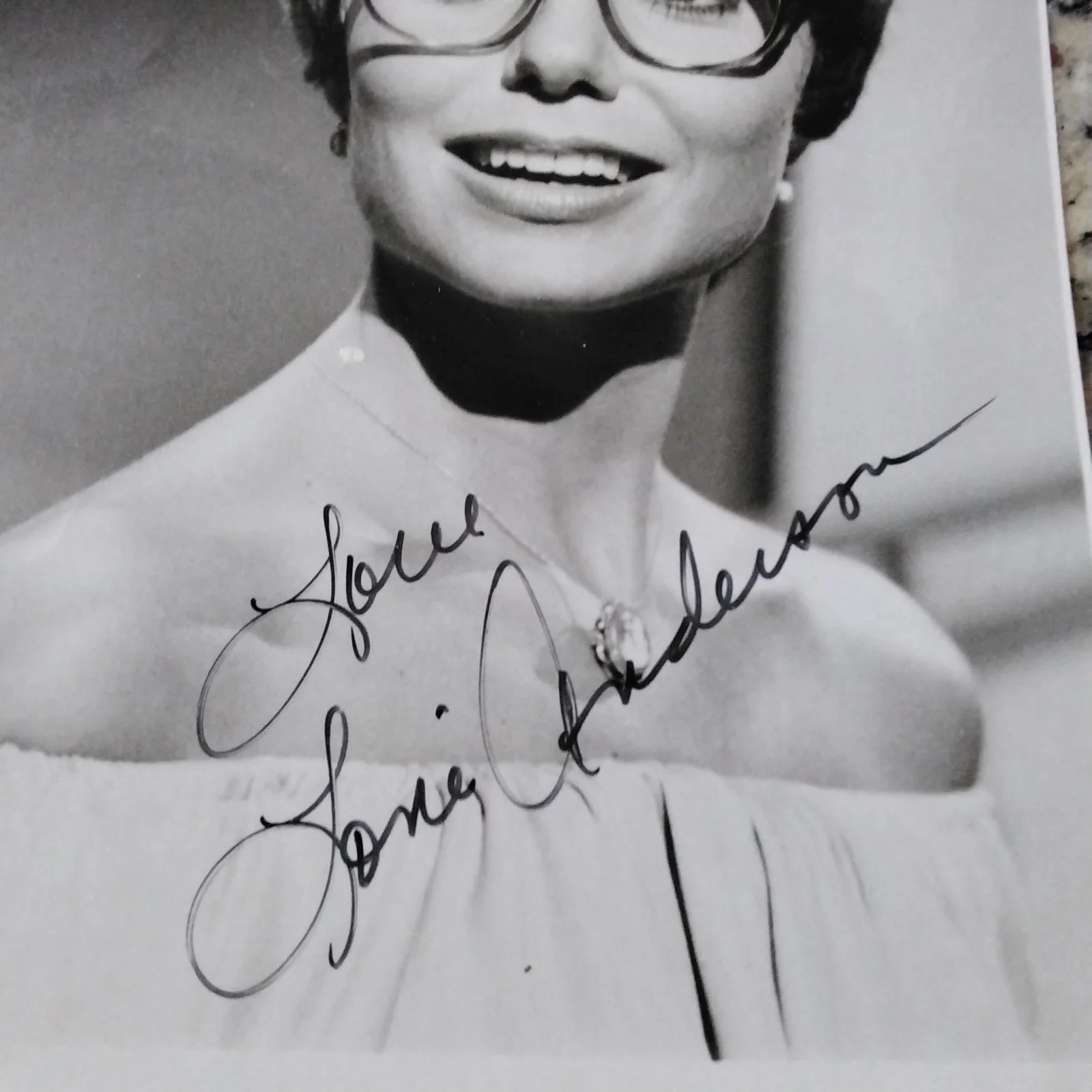 Loni Anderson SIGNED 4x7 Photo Movie TV Actress Burt Reynolds WKRP Sexy!, изображение 3
