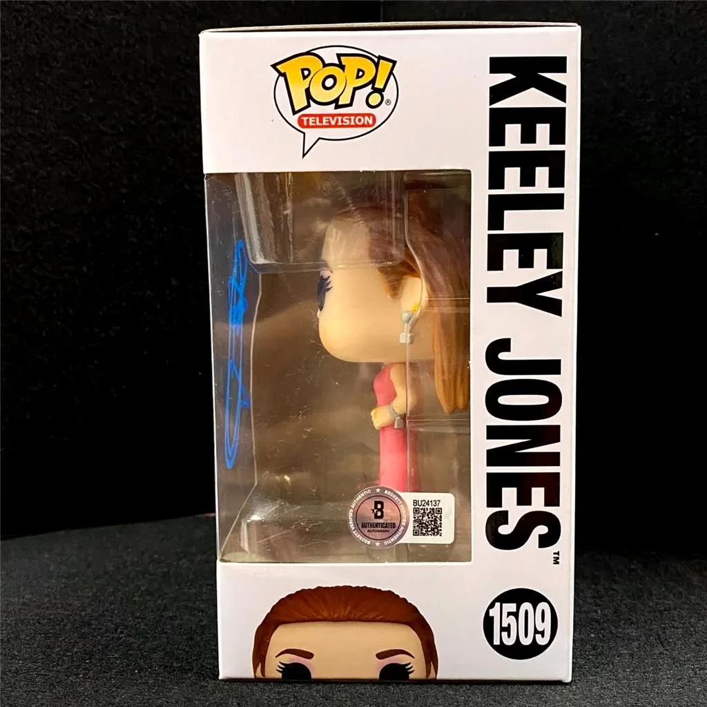 Juno Temple — Juno Temple signed Keeley Jones Ted Lasso Funko Pop! 1509 autograph~ BAS Beckett, изображение 2