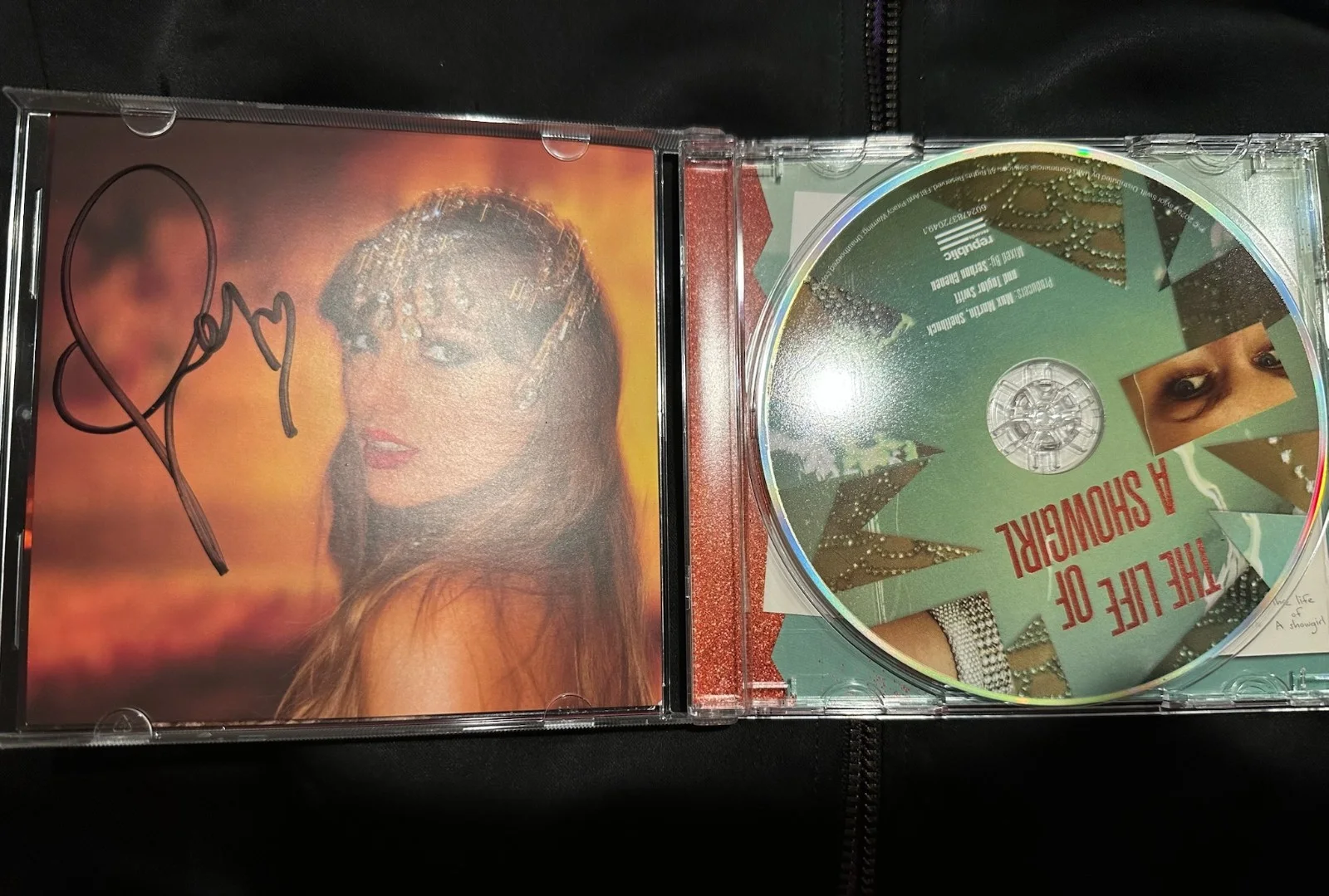 New Taylor Swift The Life of a Showgirl Signed CD Music TLOAS Merch Compact Disc, изображение 4