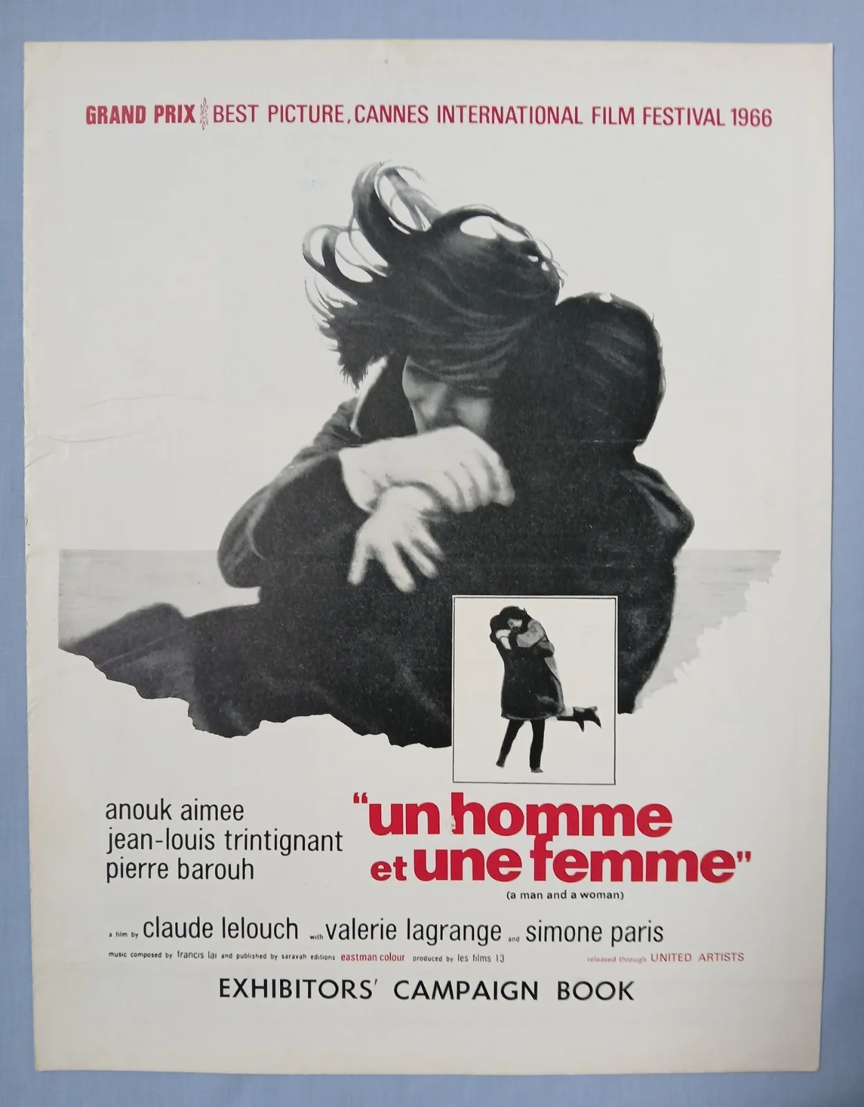 UN HOMME ET UNE FEMME (1966) rare original UK Exhibitors Campaign Press Book, изображение 2