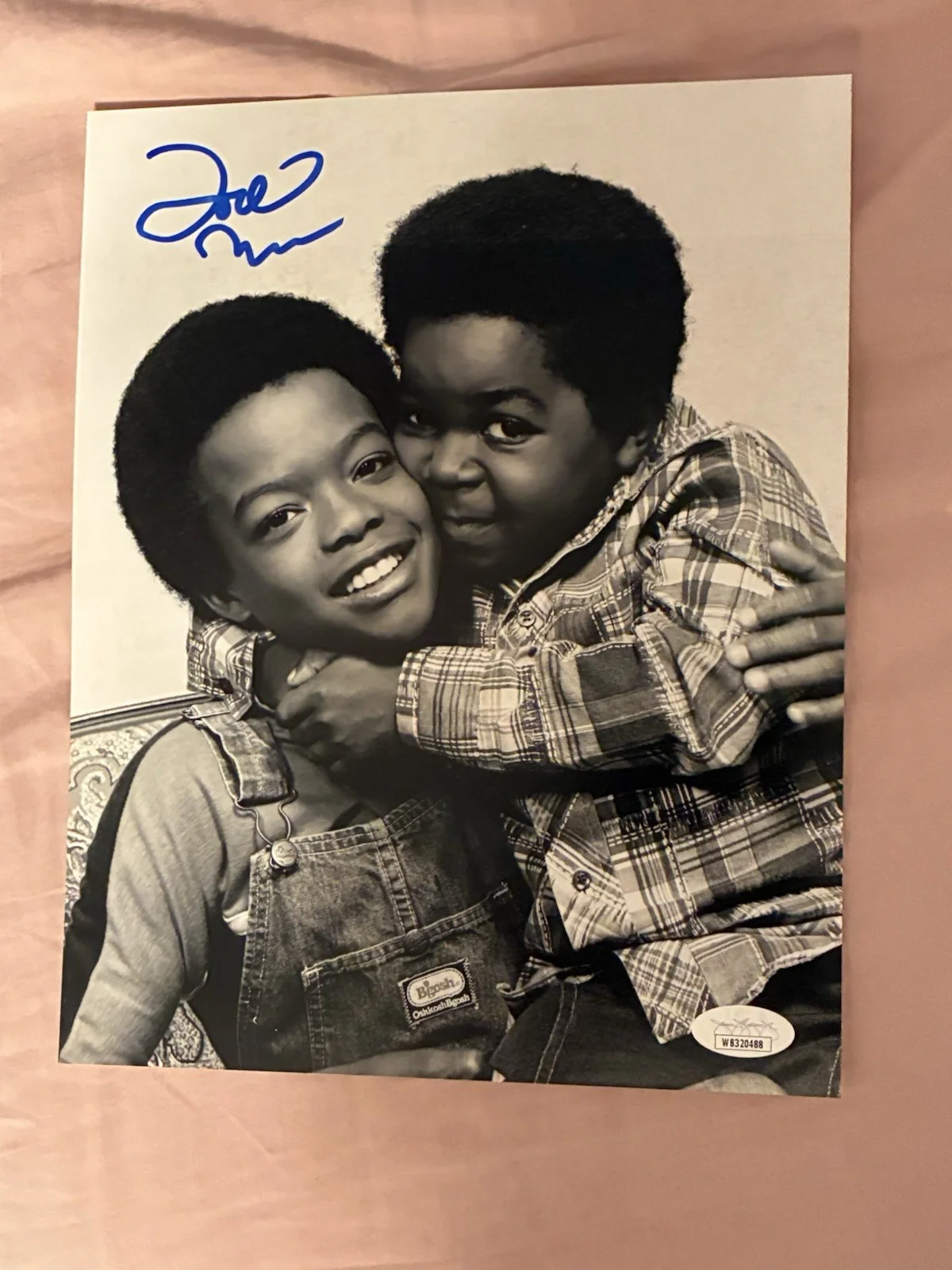 Todd Bridges — TODD BRIDGES SIGNED 8X10 DIFF'RENT STROKES ACTOR WITH EMMANUEL LEWIS ARNOLD JSA, image 2