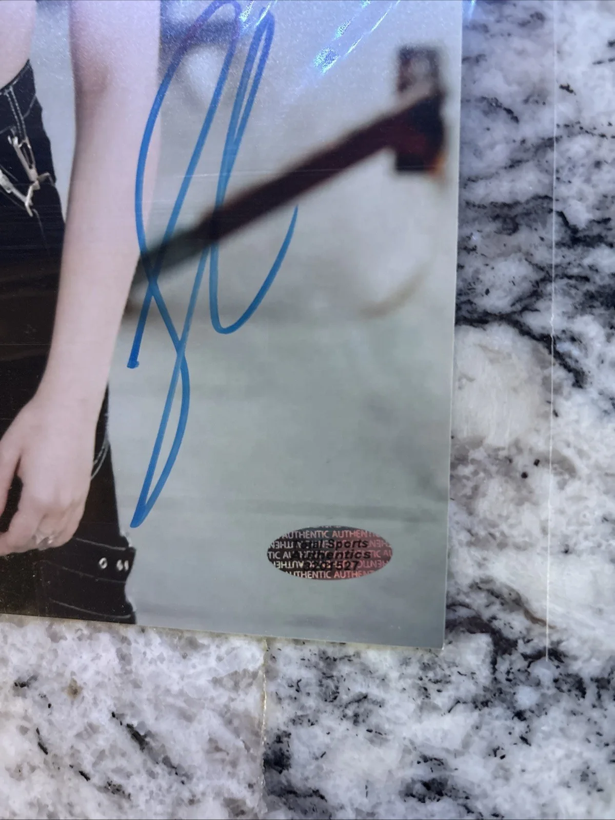 SABRINA CARPENTER Signed Original 8x10" Authentic Autograph w/COA, image 3