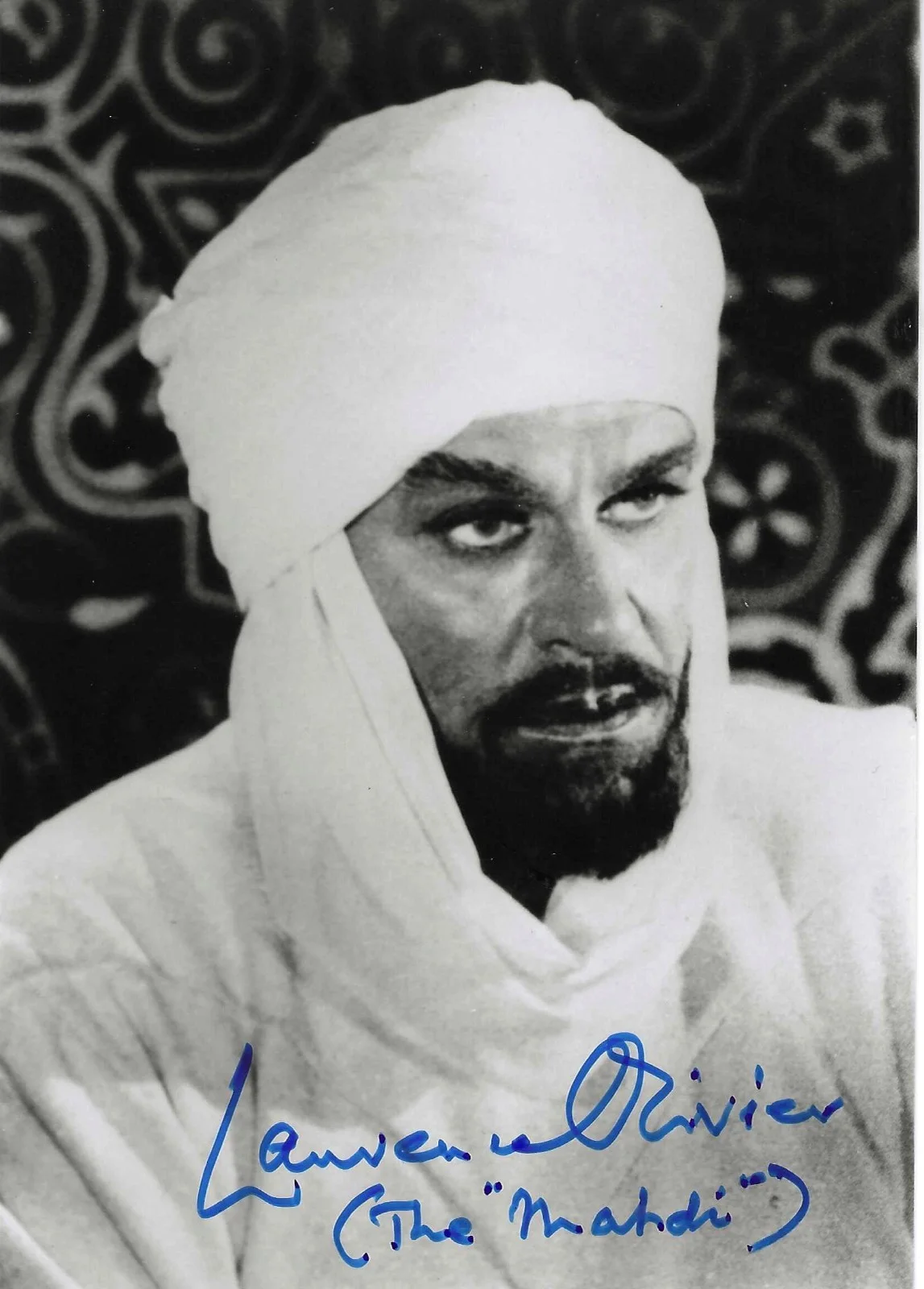 Laurence Olivier — Laurence Olivier AUTOGRAPH as the Mahdi in Khartoum with COA 6 x 4 ¼