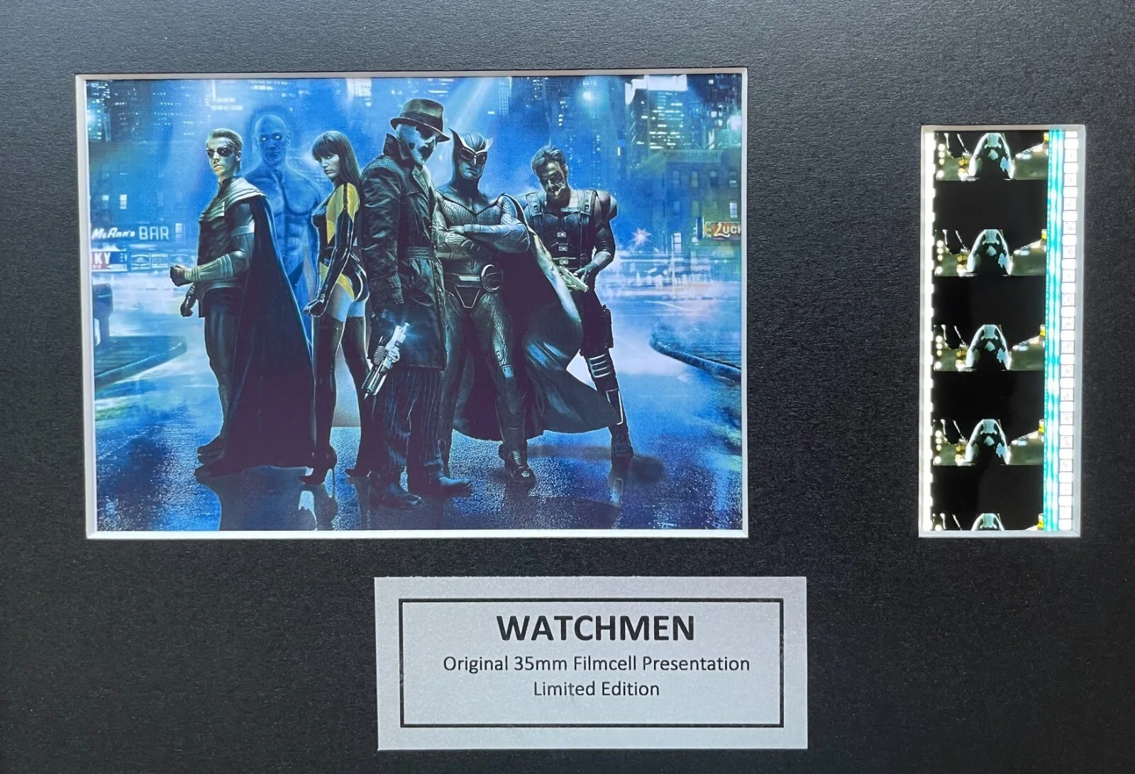 Watchmen of 2009 Original 35mm Film Cells set within Quality Wood Frame + COA v1, изображение 2