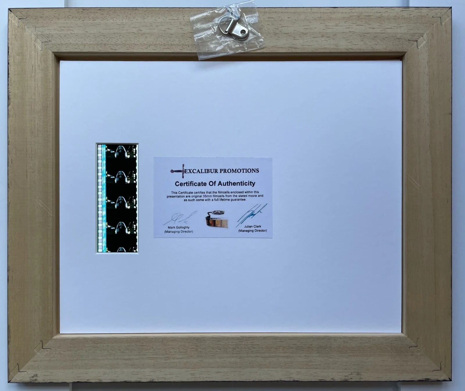 Watchmen of 2009 Original 35mm Film Cells set within Quality Wood Frame + COA v1, изображение 3