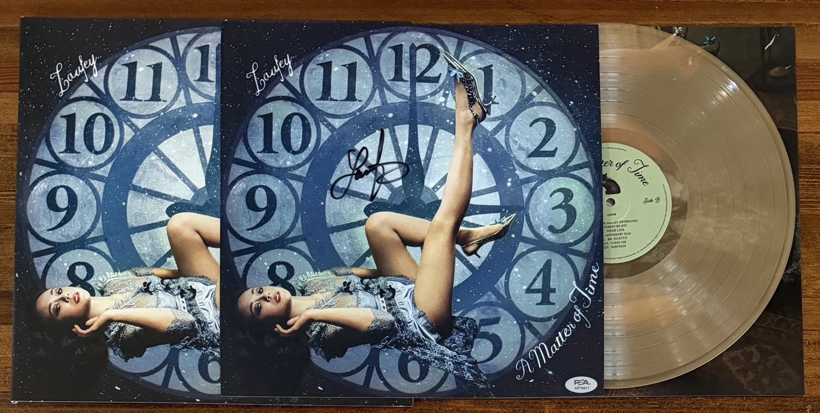 Laufey A Matter Of Time Vinyl LP & Signed Cover Photo Card PSA DNA COA Autograph, изображение 3