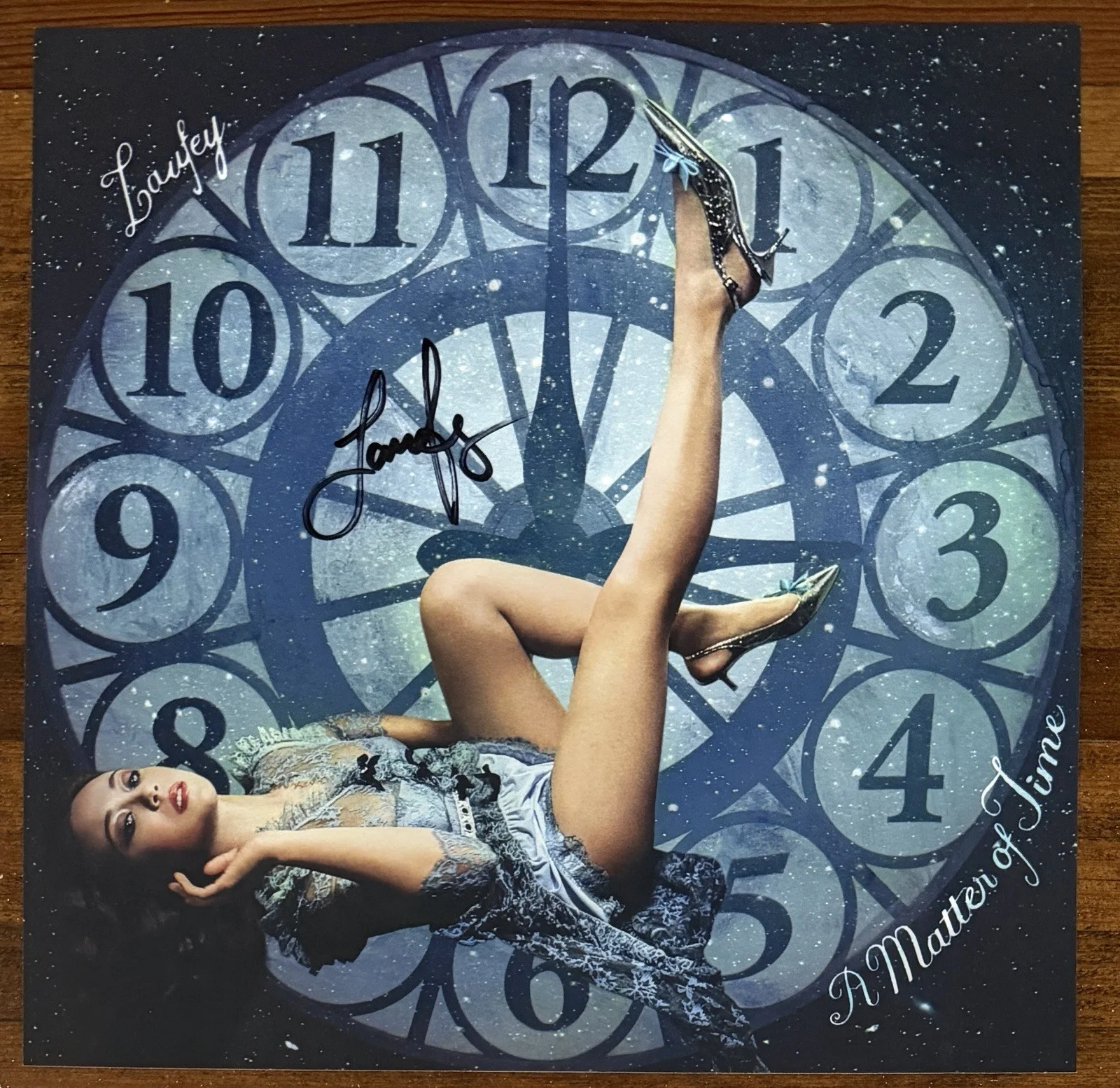 Laufey A Matter Of Time Vinyl LP & Signed Cover Art Card PSA DNA COA Autograph, изображение 3