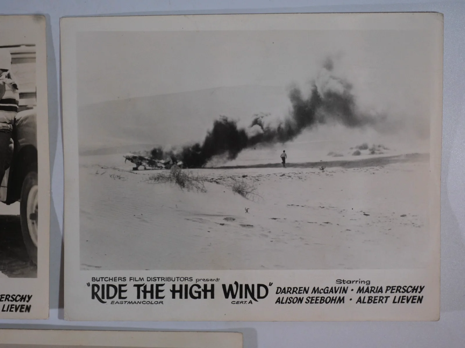 x3 Ride the High Wind Original Lobby Cards Darren McGavin Aiming Rifle in Africa, изображение 3