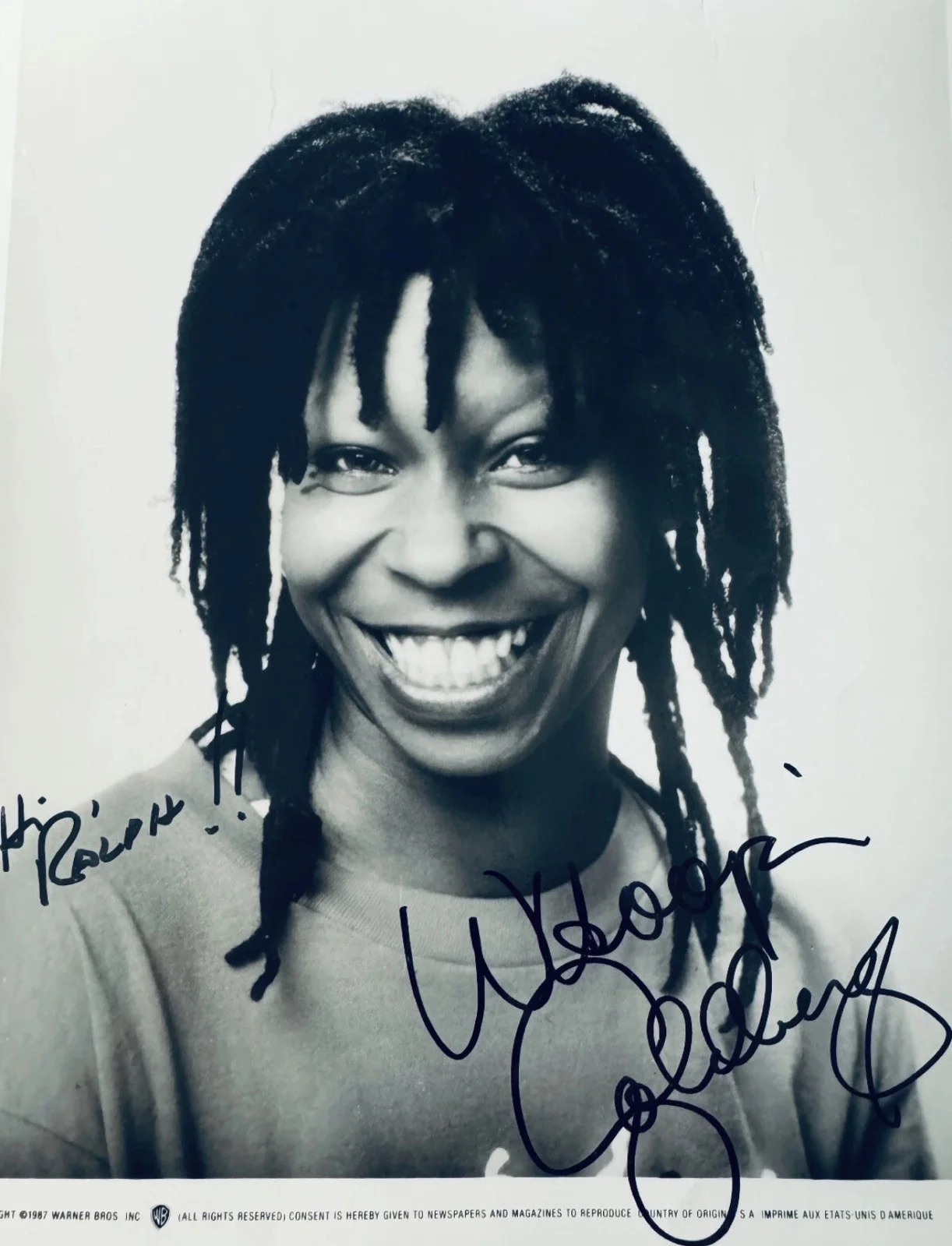 WHOOPI GOLDBERG — Whoopi Goldberg Signed 8x10 B&W Photo COA. • VINTAGE The Color Purple movie