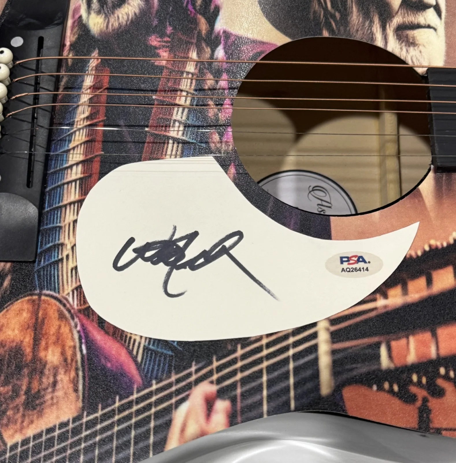 WILLIE NELSON SIGNED CUSTOM ACOUSTIC GUITAR COUNTRY LEGEND OUTLAW PSA COA, image 2