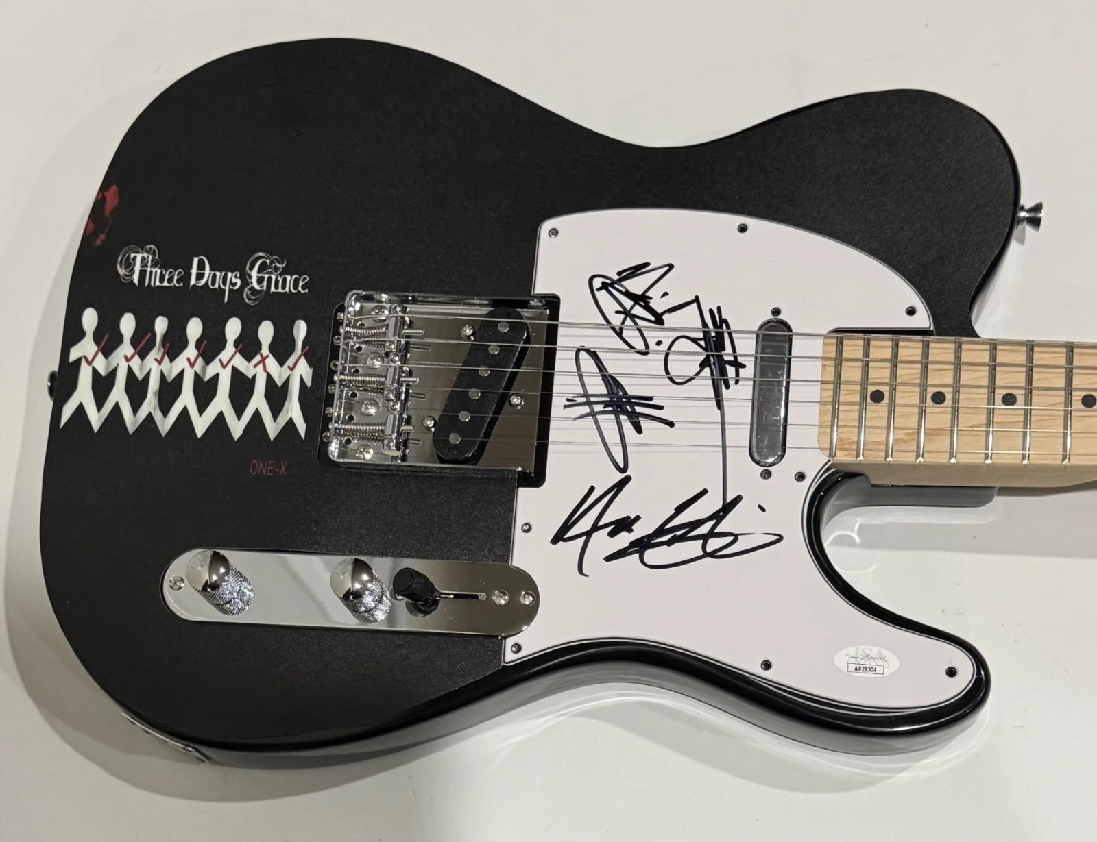 THREE DAYS GRACE SIGNED CUSTOM ONE-X GUITAR ADAM GONTIER NEIL BARRY BRAD JSA COA, image 2