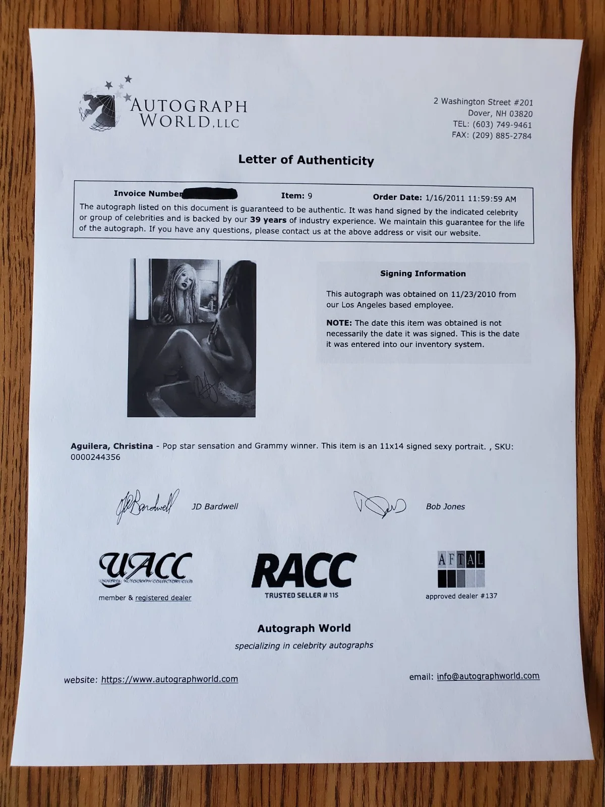 CHRISTINA AGUILERA 11X14 Autographed Photo with Letter of Authenticity, изображение 3