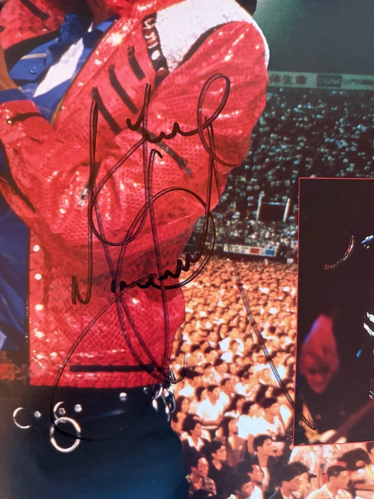 Michael Jackson — MICHAEL JACKSON SIGNED AUTOGRAPHED TOUR BOOK KING OF POP THRILLER BAD PSA LOA, изображение 2