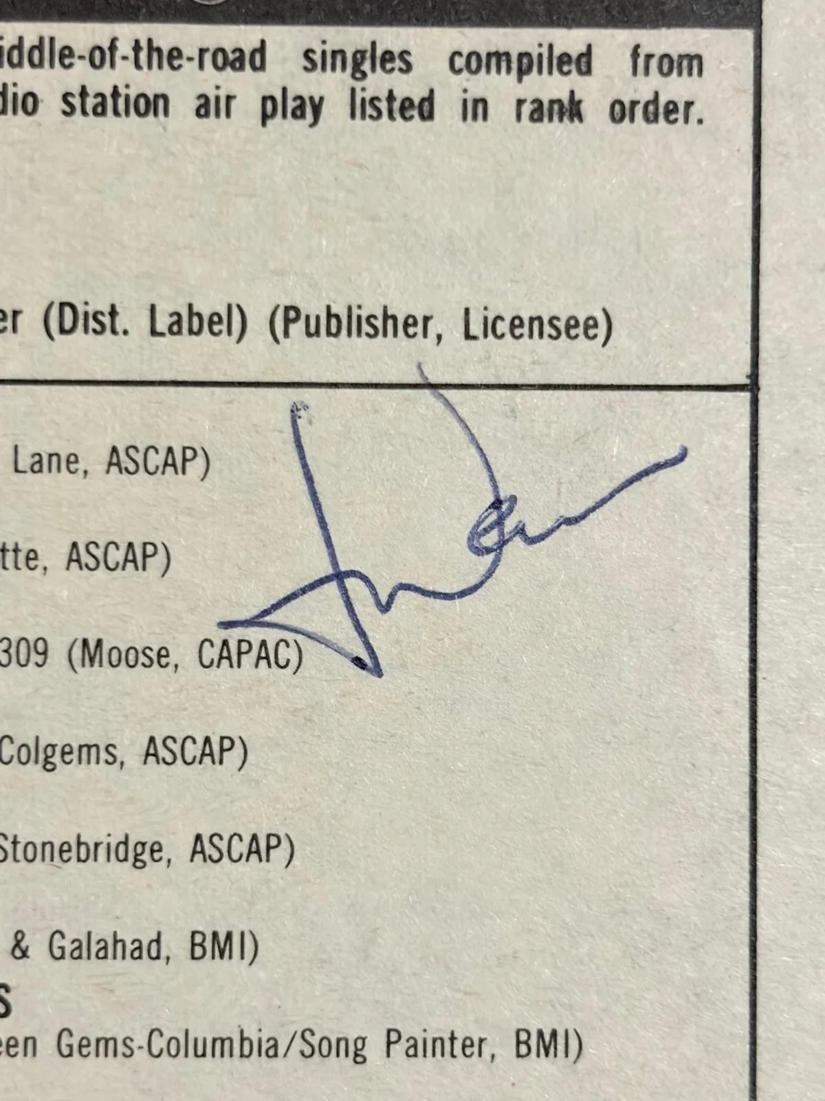 John Denver — JOHN DENVER SIGNED AUTOGRAPHED MAGAZINE PAGE BILLBOARD TOP 50 CHART RARE PSA B, изображение 2