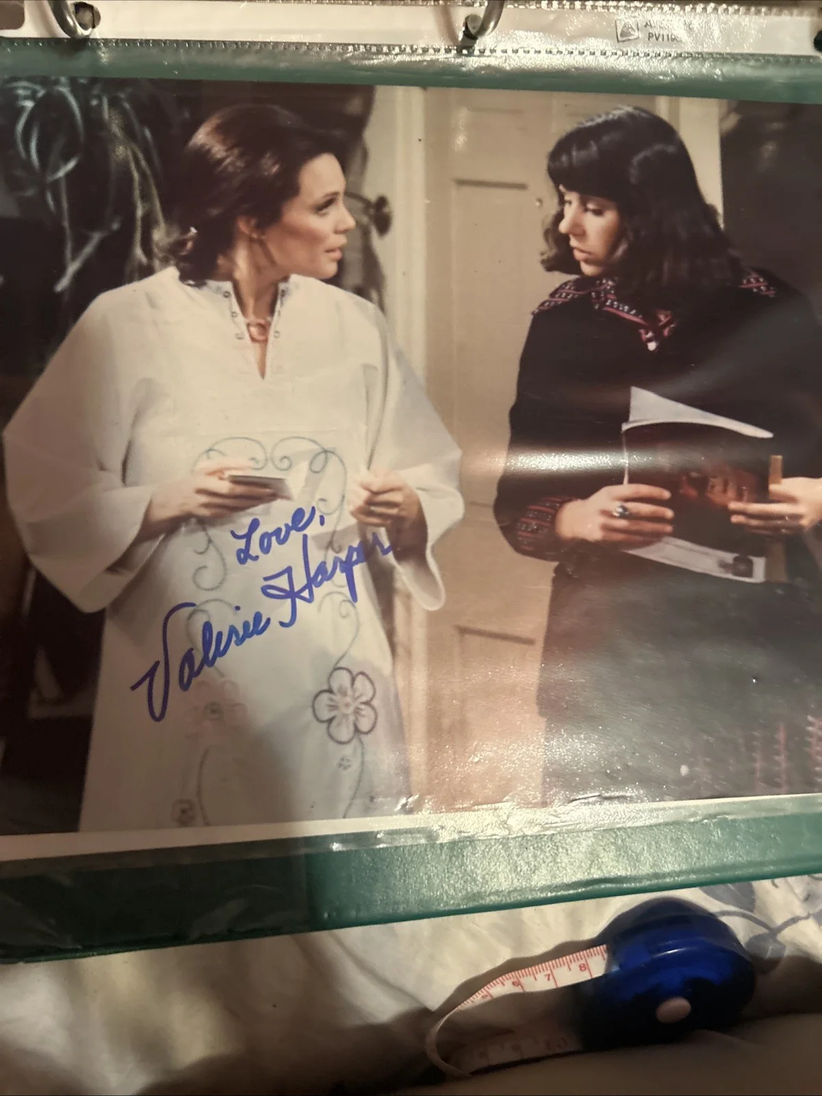 Valerie Harper — Valerie Harper 8 X 10 Autographed Colored Photo Authentic, image 3