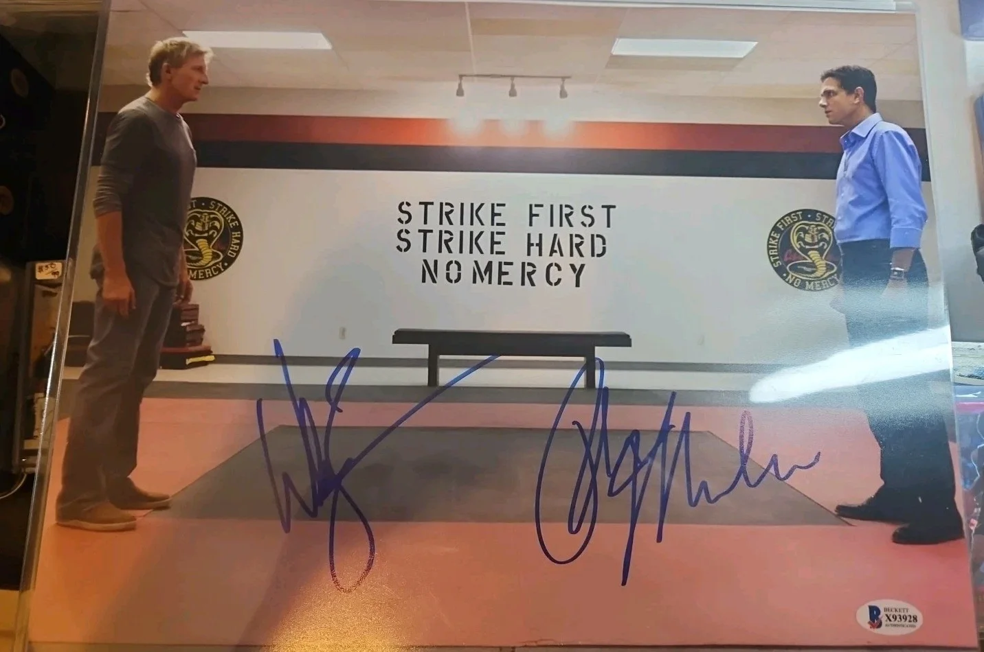 RALPH MACCHIO — COBRA KAI 11X14 Photo AUTOGRAPH SIGNED BY WILLIAM ZABKA & RALPH MACCHIO-Beckett, изображение 2